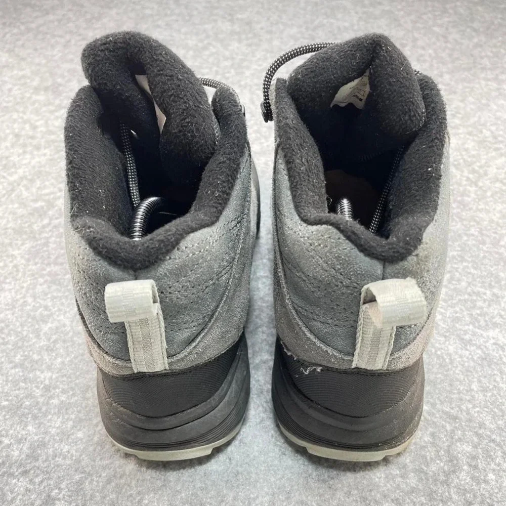 Men Merrell boots size 8.5 select dry, 200 gram insulation.
